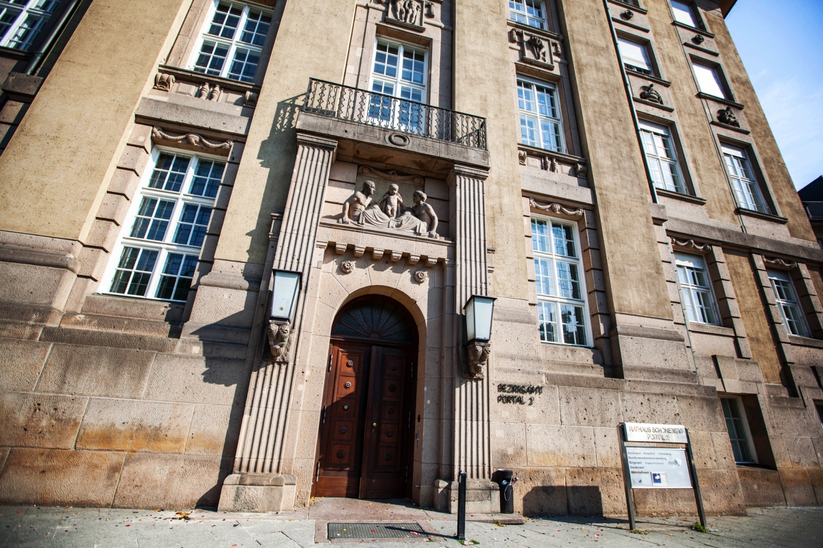 Hochzeit Trauung in Standesamt TempelhofSchöneberg Hochzeitsfotograf Berlin