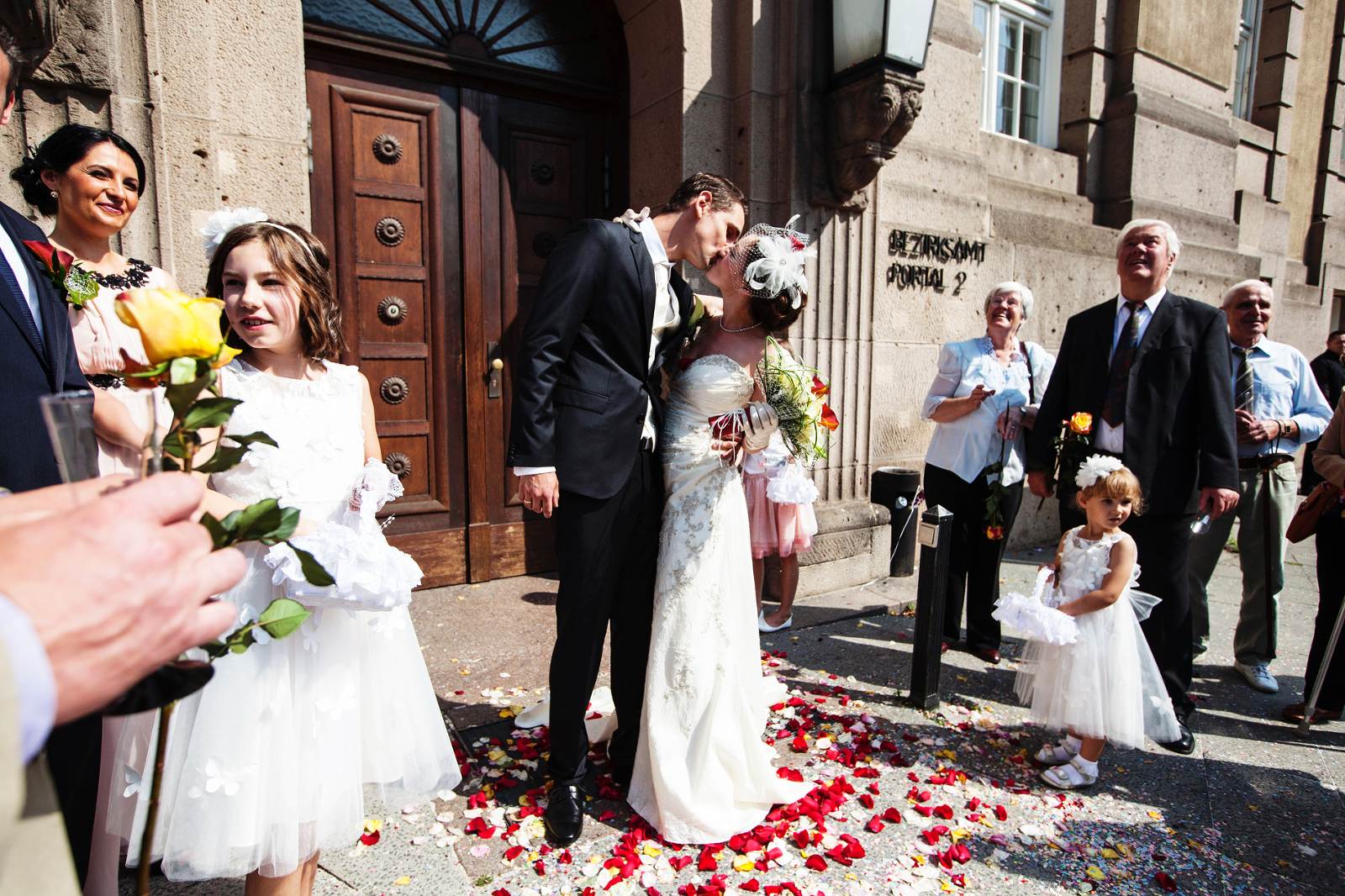 Hochzeit Trauung in Standesamt TempelhofSchöneberg Hochzeitsfotograf Berlin