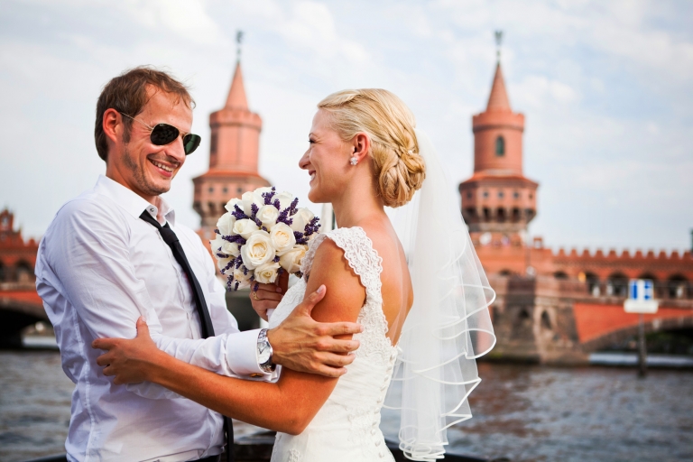 Hochzeit an der Spree Oberbaumbrücke Hochzeitsfotograf Berlin