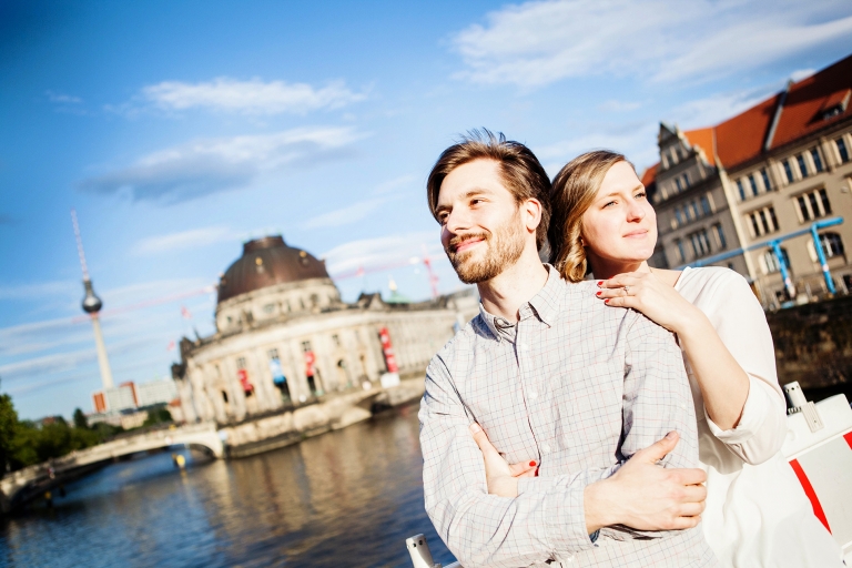Verlobungsshoting in der nähe von Bode Museum und Fernsehturm