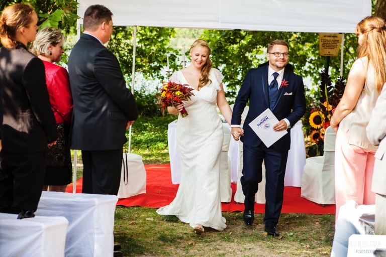 Zeremonie im Freien Stober Landgut Hochzeitsfotograf Nauen