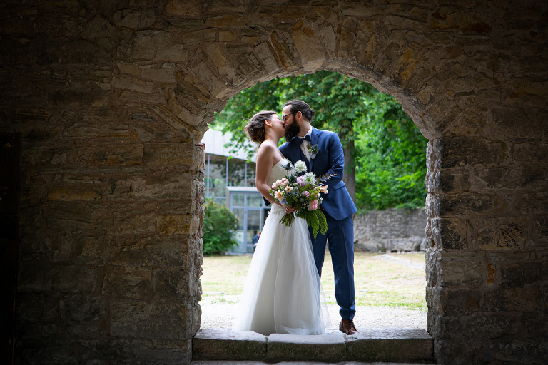 Hochzeit, Hochzeitsfotografie, Hochzeitsfotograf, Foto, Braut, Fotoshooting, Fotograf, Fotos, Shooting, Liebe, Ideen, Fotoideen, Inspiration, Inspirieren, buchen, Katja Koroleva, korolevafotografie.de, heiraten, Ruedersdorf, Trauung, Zeremonie, Bohlenbinderdach, im Park, heiraten, Museumspark, Rüdersdorf, Eheschließung, Brautpaar, Brautpaarshooting