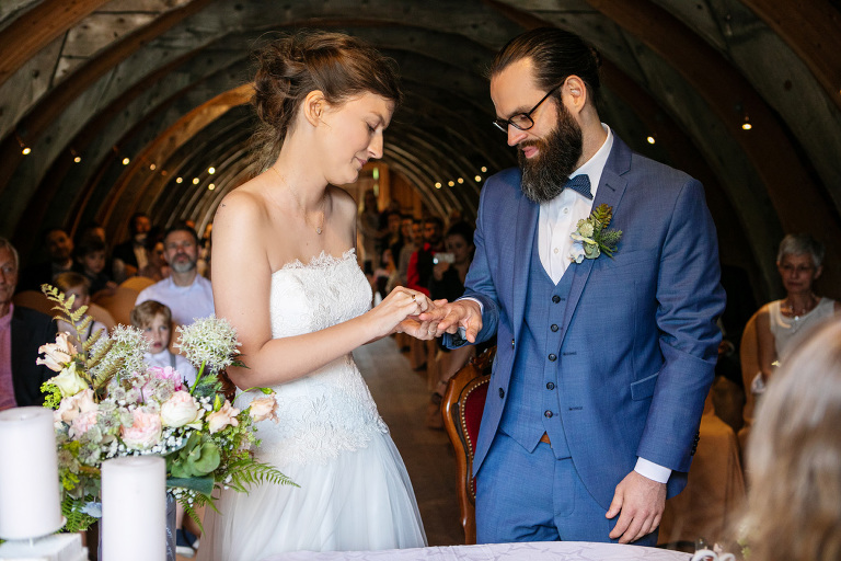 Hochzeit, Hochzeitsfotografie, Hochzeitsfotograf, Foto, Braut, Fotoshooting, Fotograf, Fotos, Shooting, Liebe, Ideen, Fotoideen, Inspiration, Inspirieren, buchen, Katja Koroleva, korolevafotografie.de, heiraten, Ruedersdorf, Trauung, Zeremonie, Bohlenbinderdach, im Park, heiraten, Museumspark, Rüdersdorf, Eheschließung, Brautpaar, Brautpaarshooting